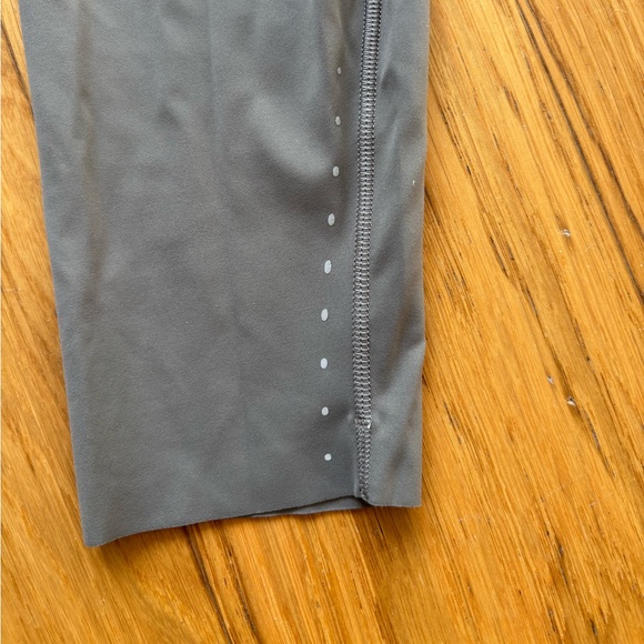 Lululemon - NWT - Greenish Gray Leggings with pockets - SZ 2 - Picture 2 of 10